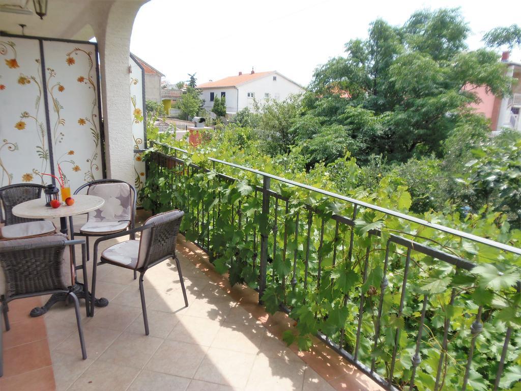 Apartments Casper Novi Vinodolski Exterior photo